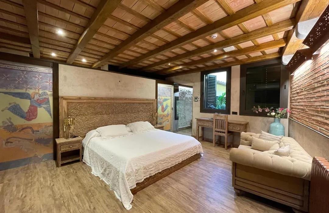 Hotel Historic-1